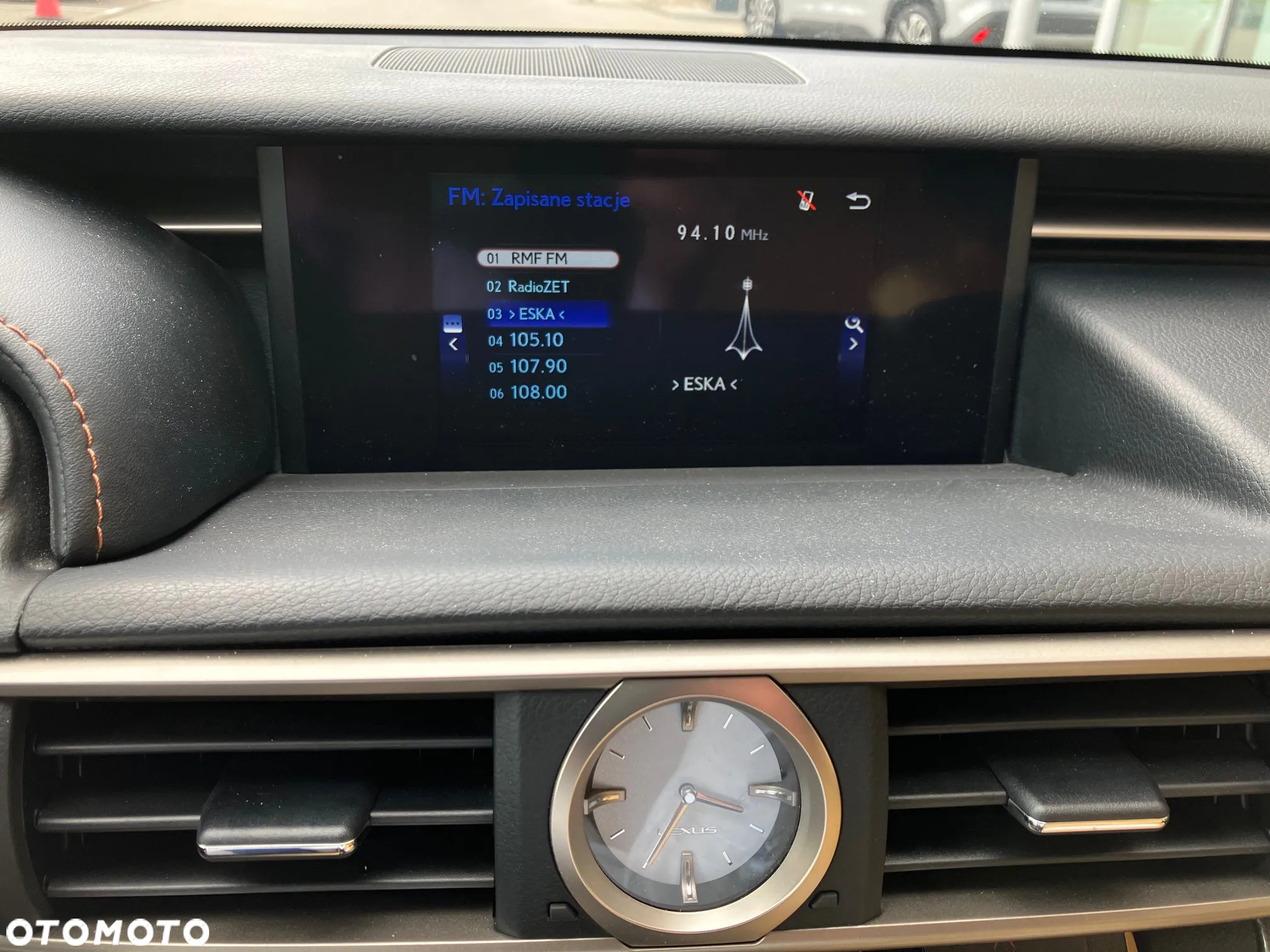 Lexus RC 200t / 300 F Sport - 25