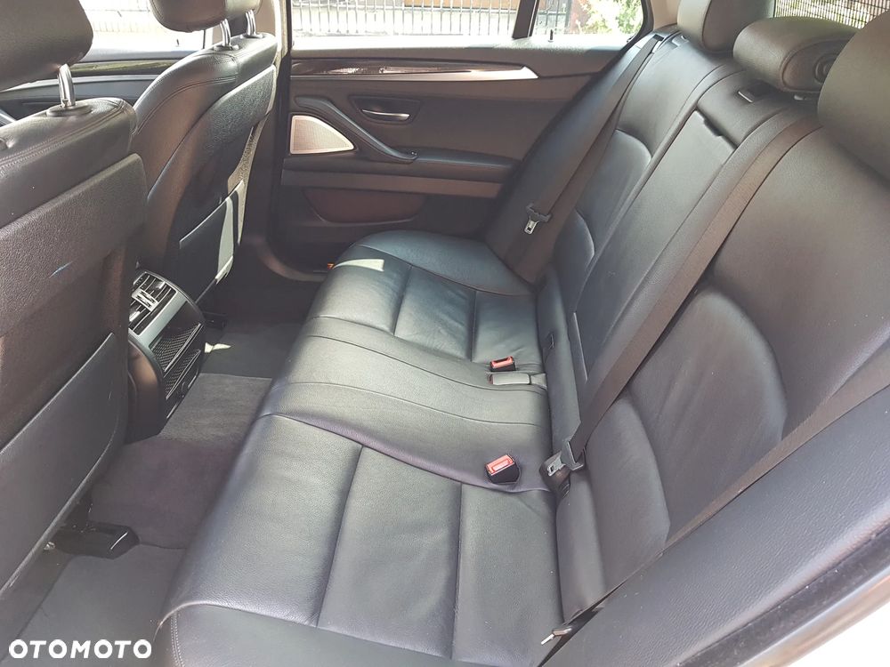 BMW Seria 5 525d Sport-Aut Luxury Line - 28