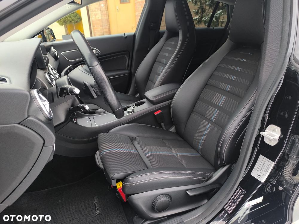 Mercedes-Benz CLA 220 4-Matic - 6