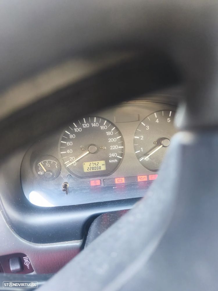 Mitsubishi Carisma Hatchback 1.6 GLX ABS - 9