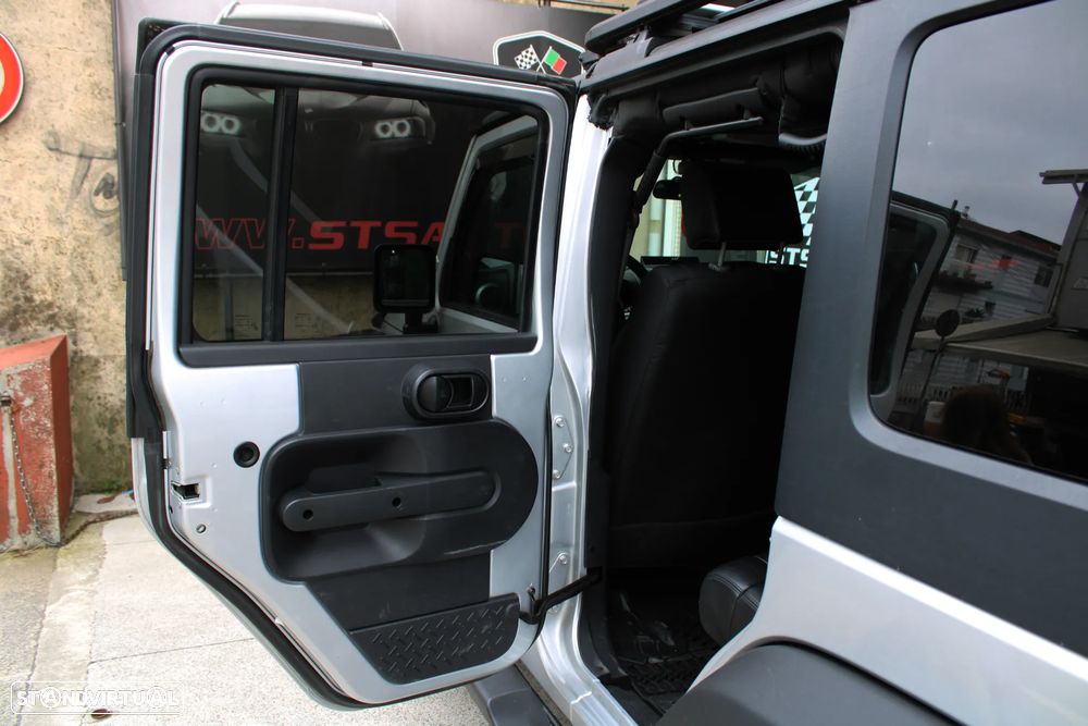 Jeep Wrangler 2.8 CRD ATX Sport - 25