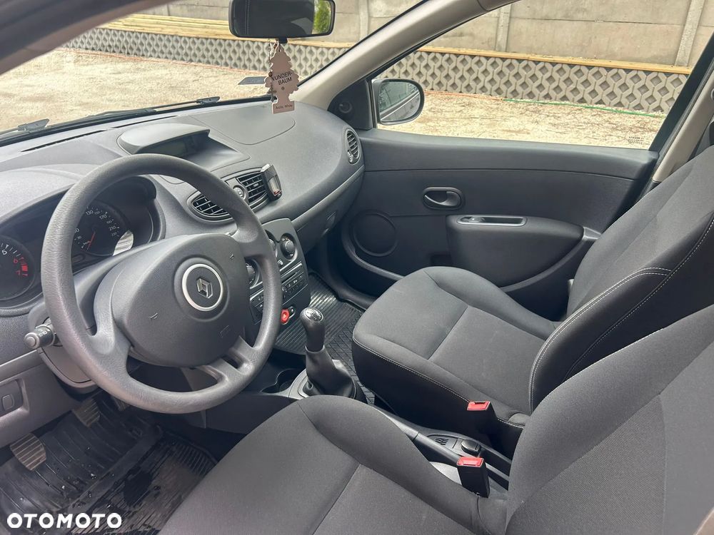 Renault Clio 1.2 16V Expression - 11