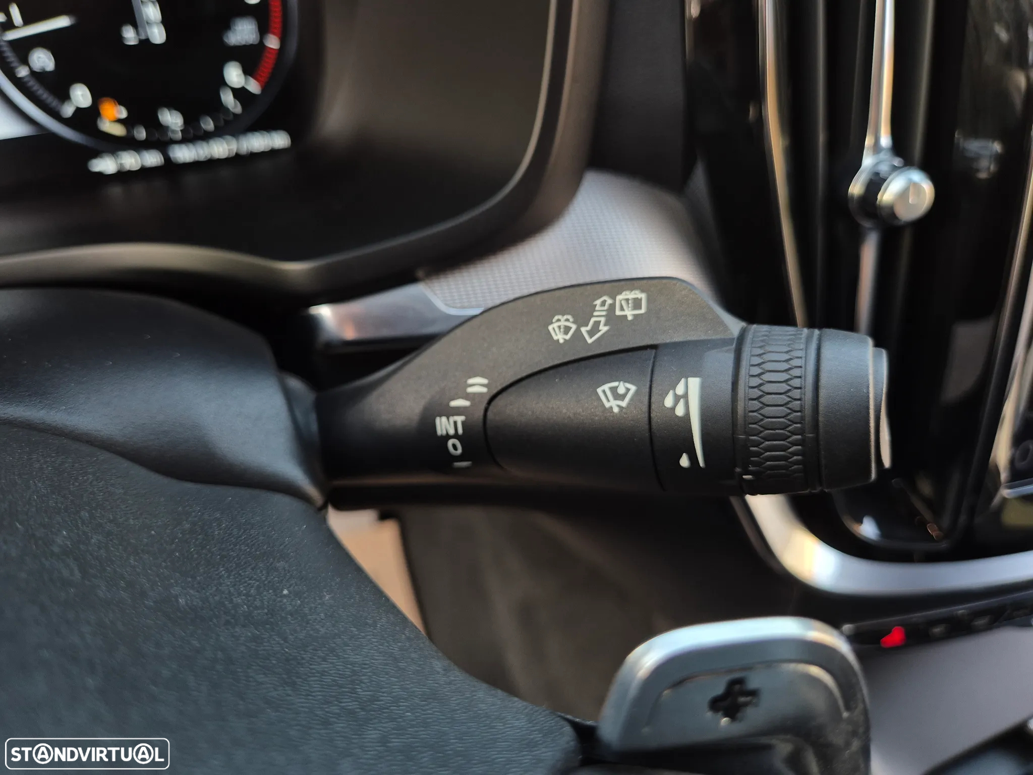 Volvo V60 2.0 D4 R-Design Geartronic - 31