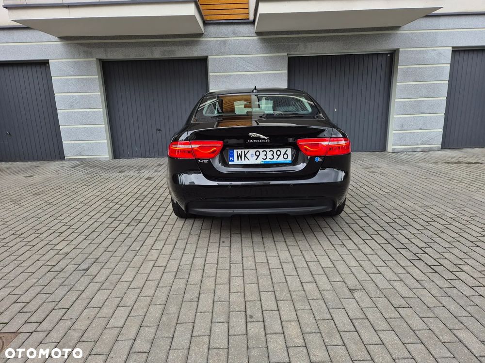 Jaguar XE 2.0 D Pure - 6