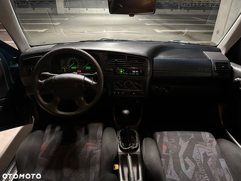 Volkswagen Golf - 5