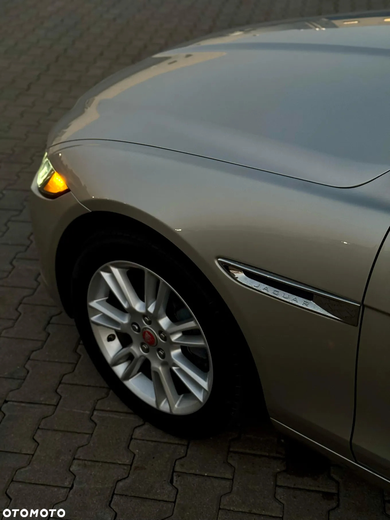 Jaguar XE 2.0 P250 HSE - 24