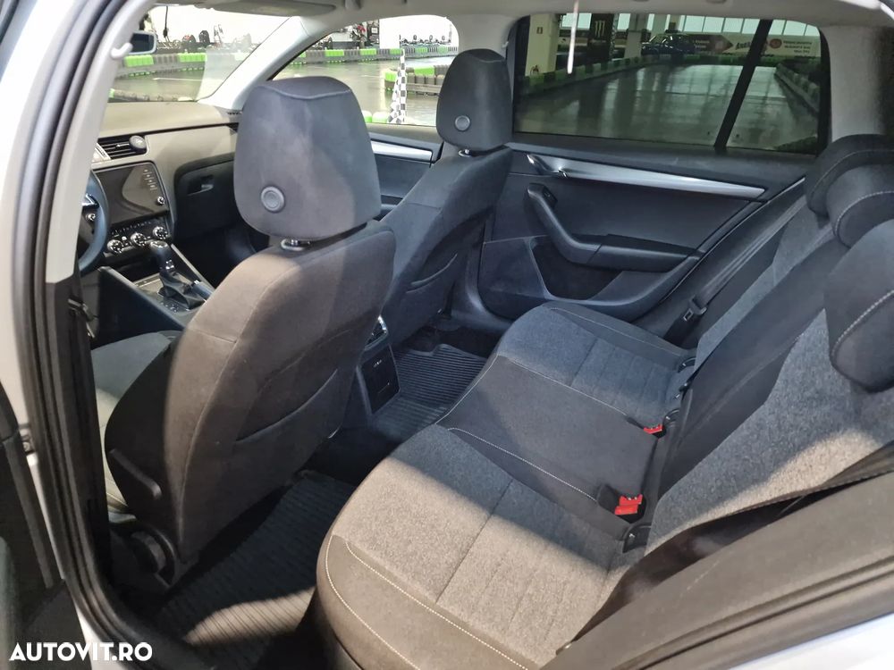 Skoda Octavia 1.6 TDI DSG Style - 16