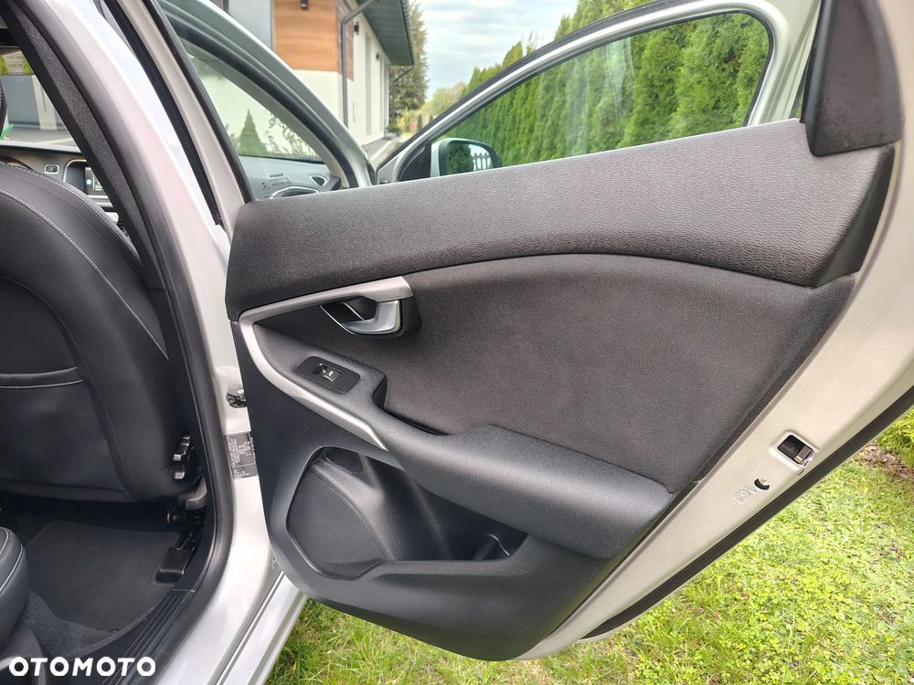Volvo V40 D2 Momentum - 22