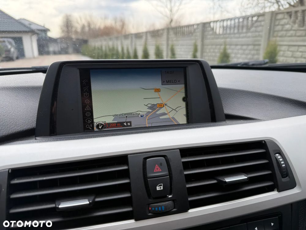 BMW Seria 3 318d - 14