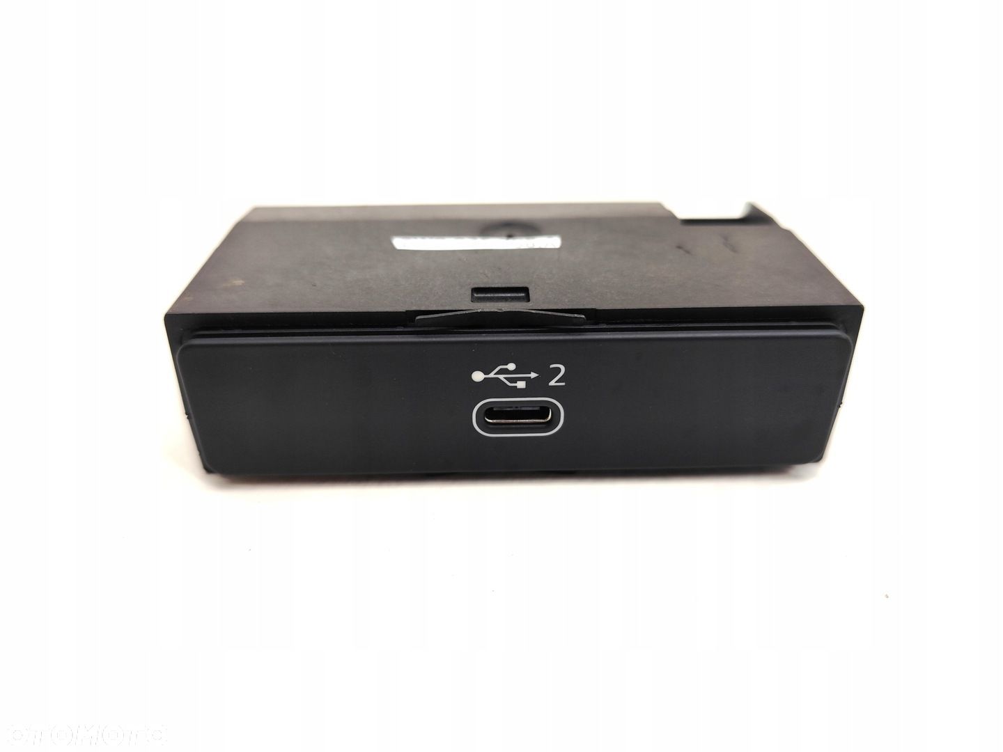 AUDI Q5 80A PORT GNIAZDO USB 8W0035708A - 1
