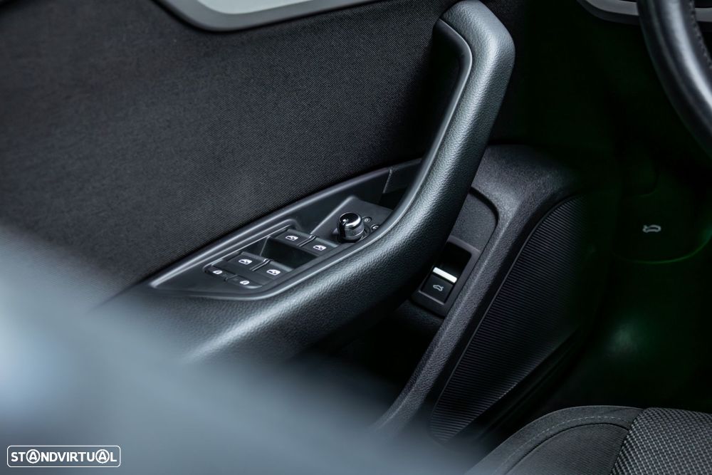 Audi A4 Avant 35 TDI S tronic - 27