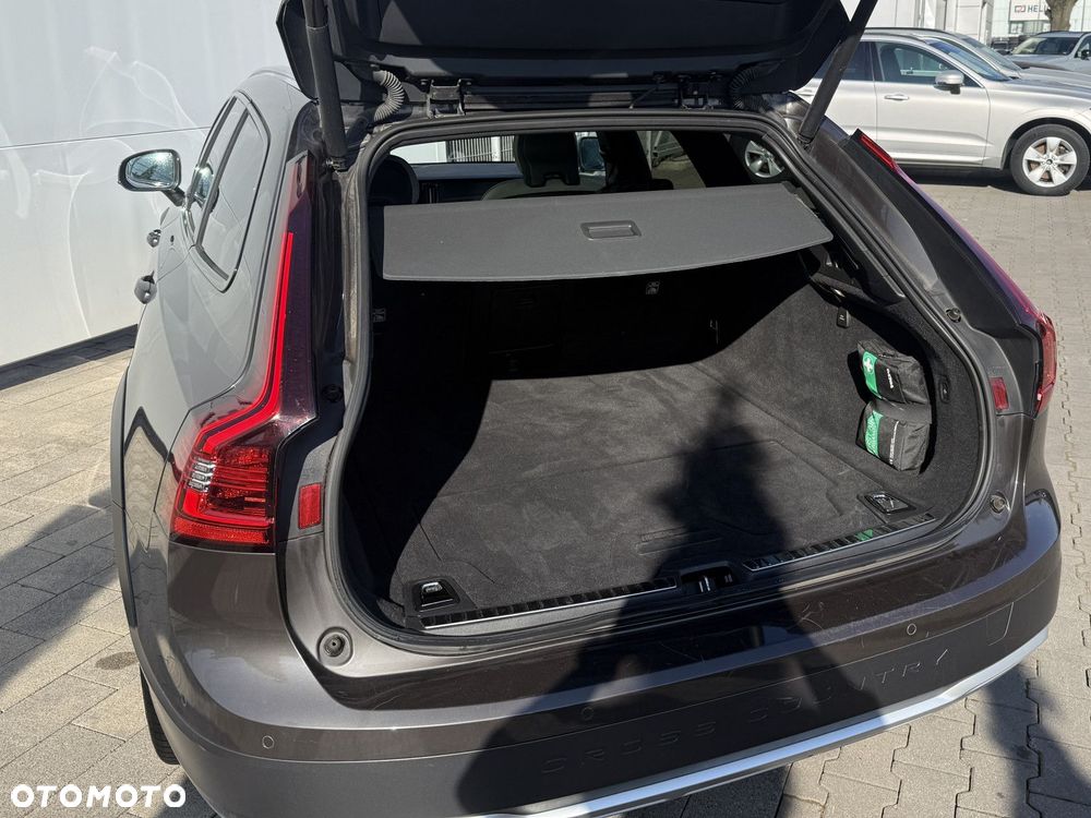 Volvo V90 Cross Country - 26