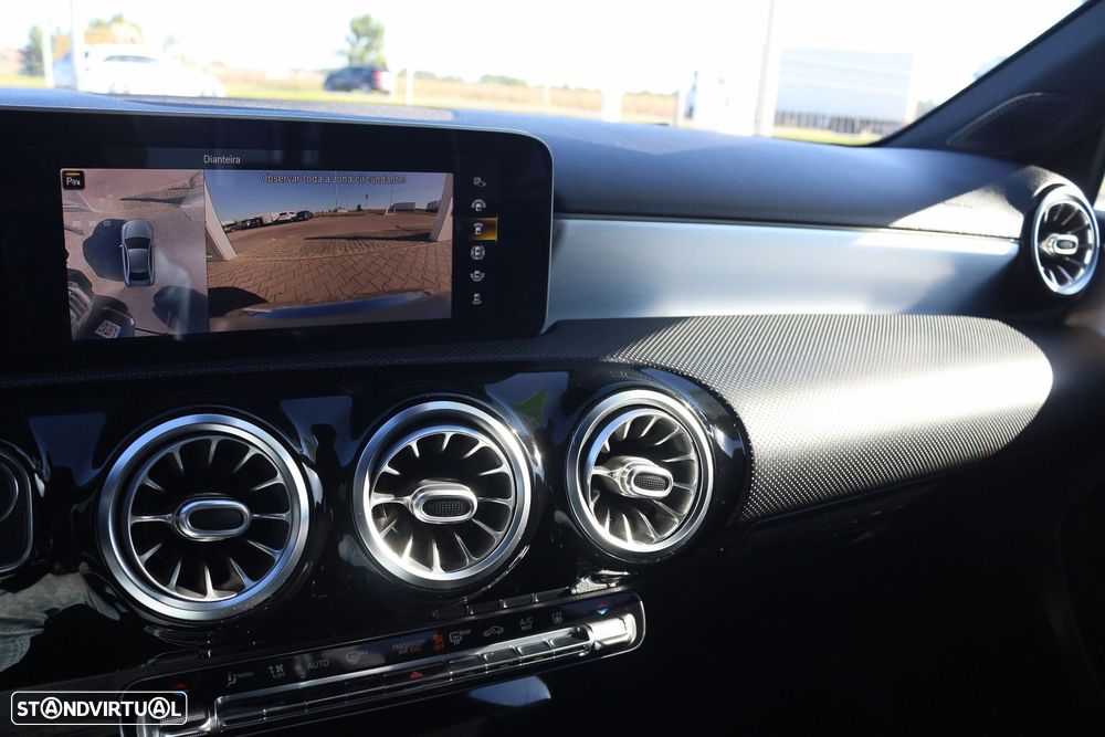 Mercedes-Benz A 250 Limousine e AMG Line - 25