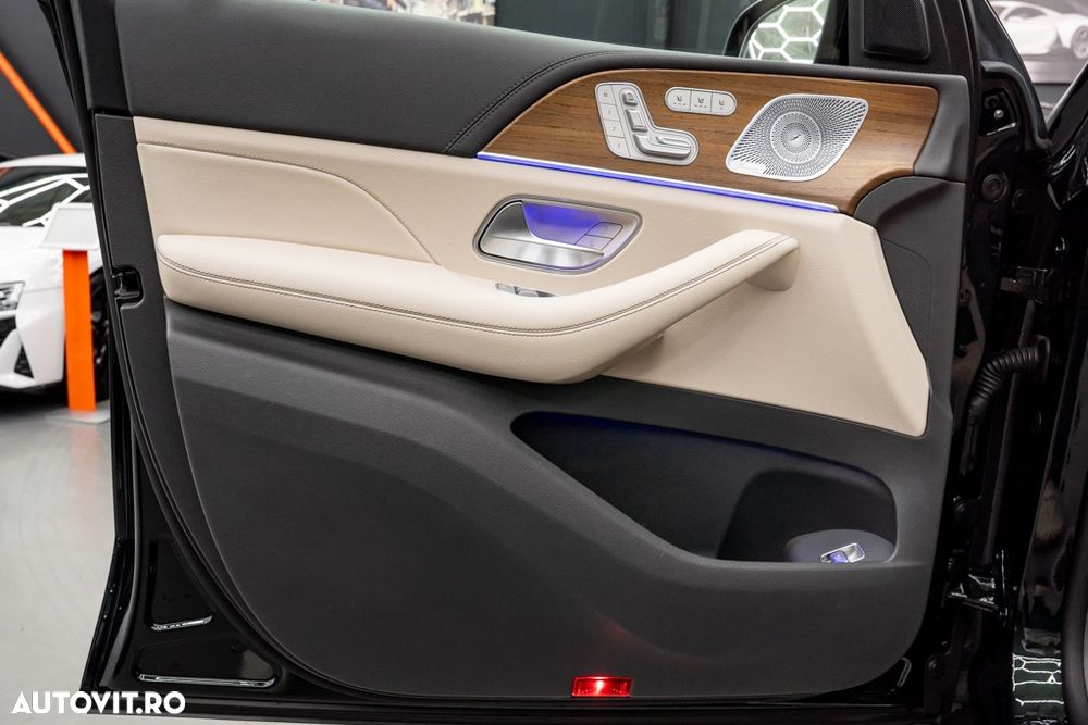 Mercedes-Benz GLS - 38