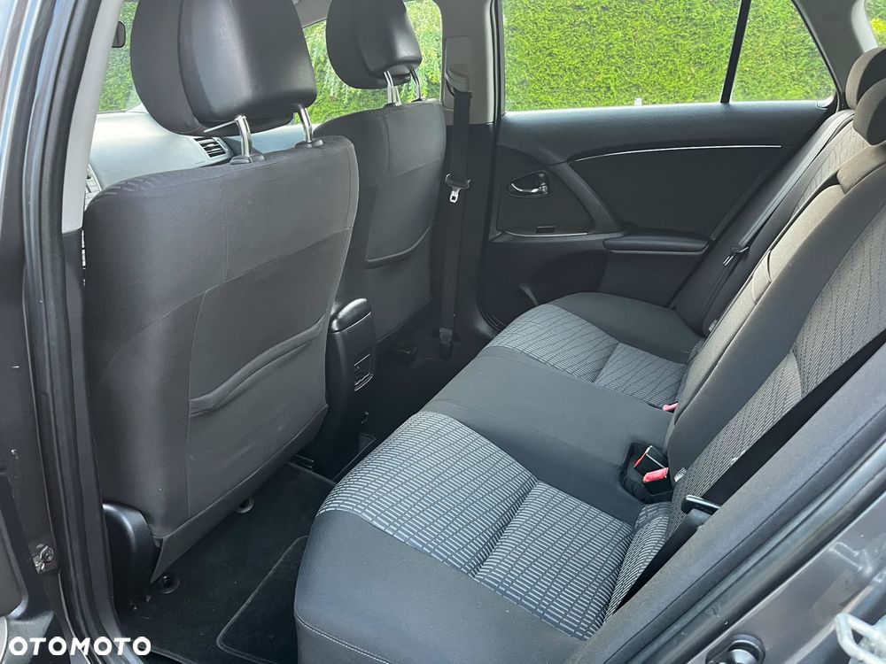 Toyota Avensis - 13