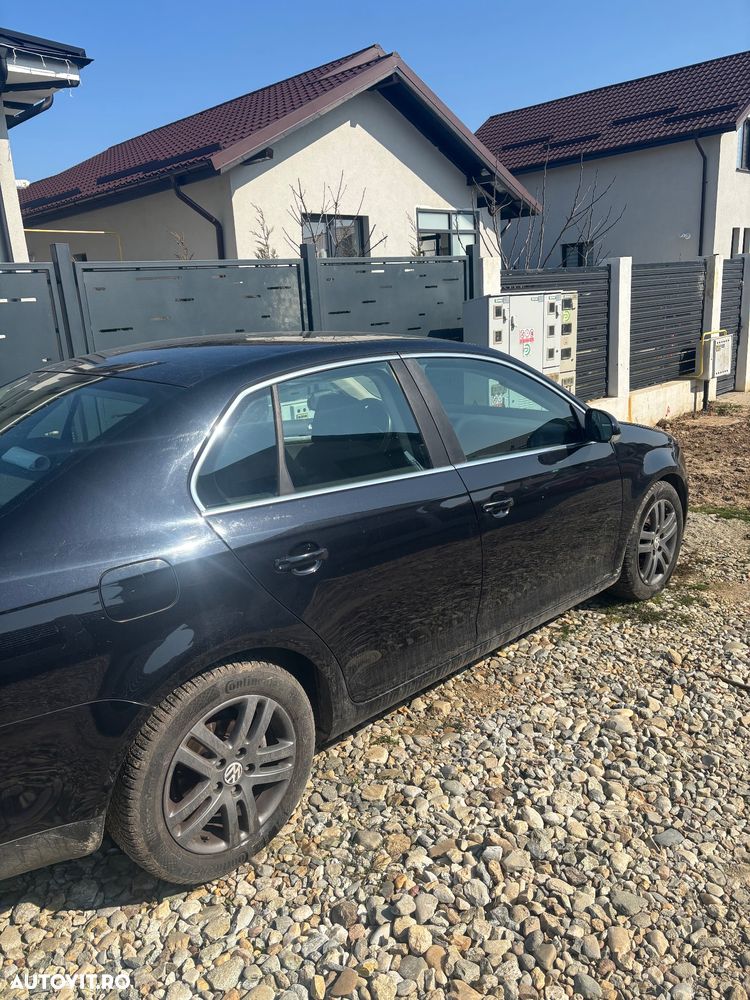 Volkswagen Jetta 1.6 FSI Comfortline - 4