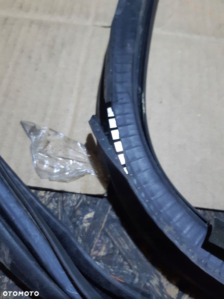 AUDI A3 8P 3D USZCZELKA DRZWI LEWE PRZEDNIE LEWY PRZÓD S-LINE 8P3831721J - 3