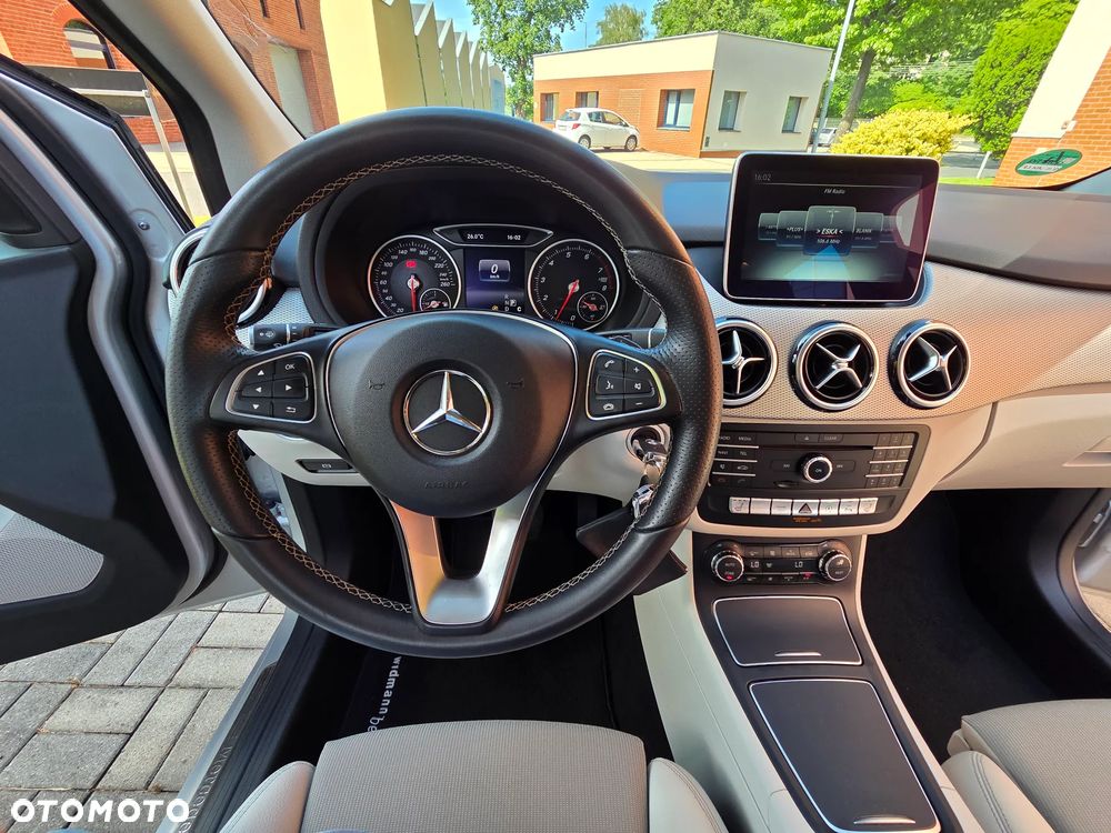 Mercedes-Benz Klasa B 180 7G-DCT Edition - 33