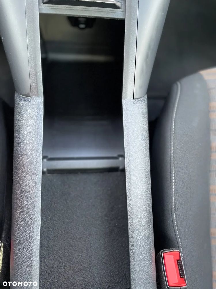 Opel Combo 1.2 Turbo Start/Stop Edition - 31