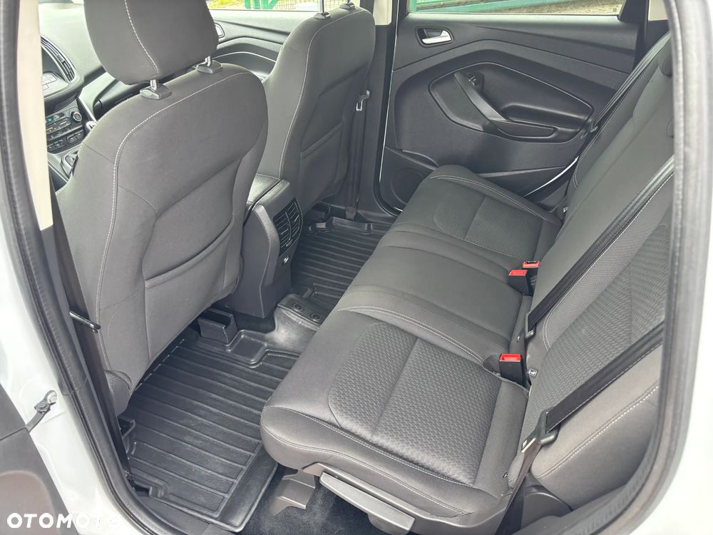 Ford Kuga 1.5 EcoBoost 2x4 Cool & Connect - 16