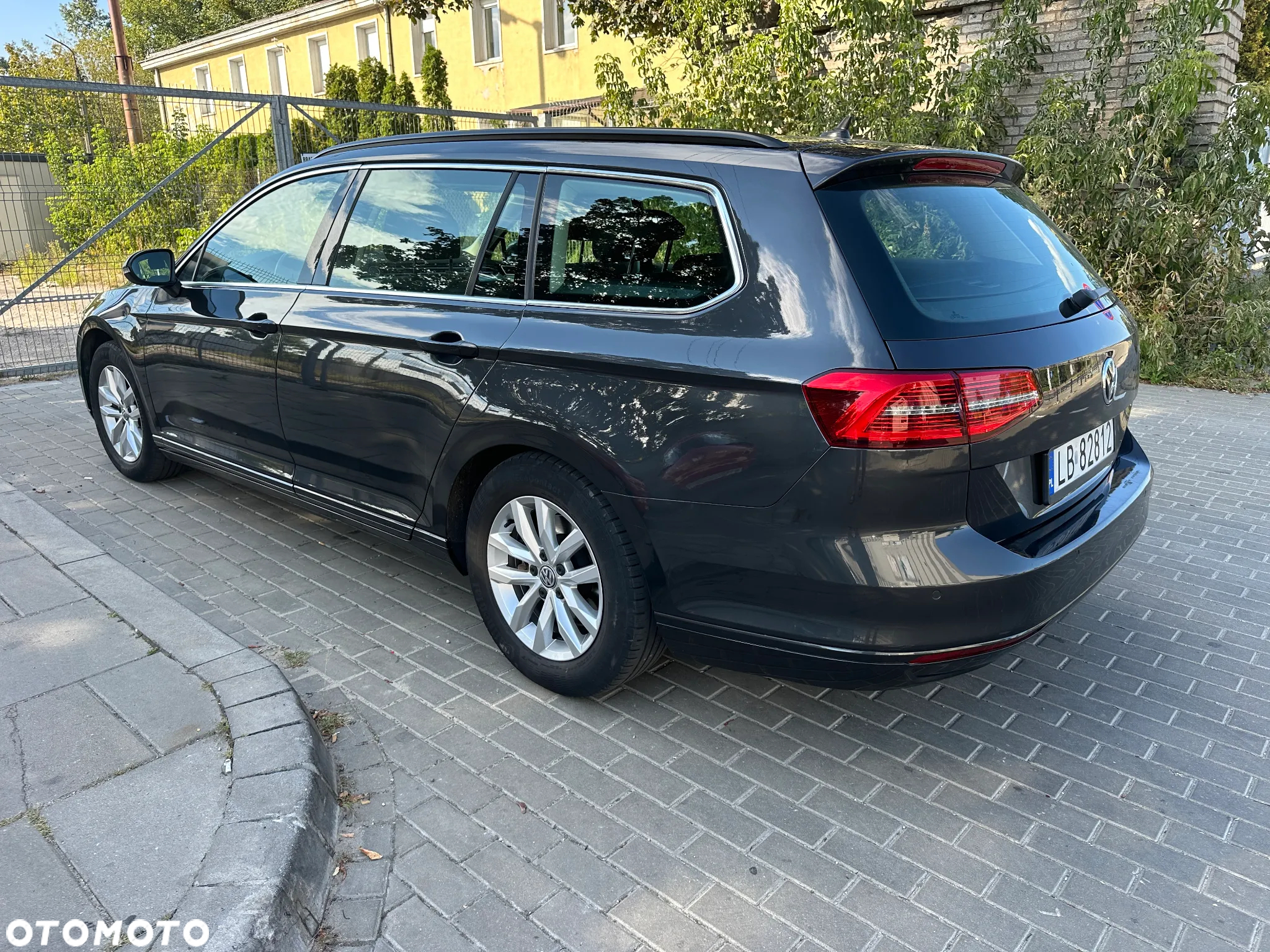 Volkswagen Passat - 4