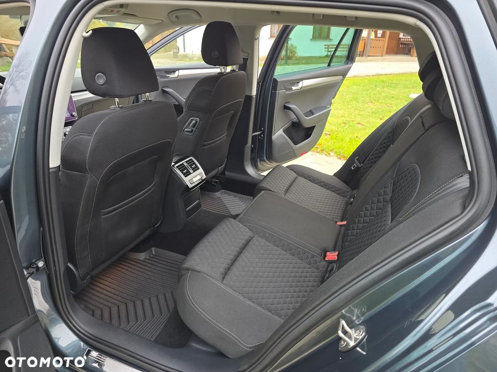 Skoda Superb 2.0 TDI DSG Active - 37