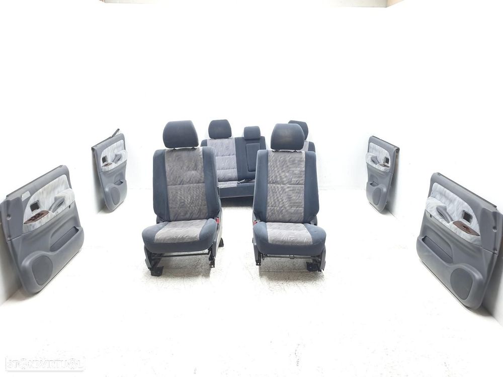 CONJUNTO COMPLETO DE BANCOS TOYOTA LAND CRUISER J9 - 1