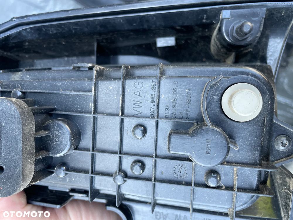 CADDY 2K7 V lampa tył prawa lewa tylna cała bez uszkodzeń 2k7945258 2k7945257 - 5