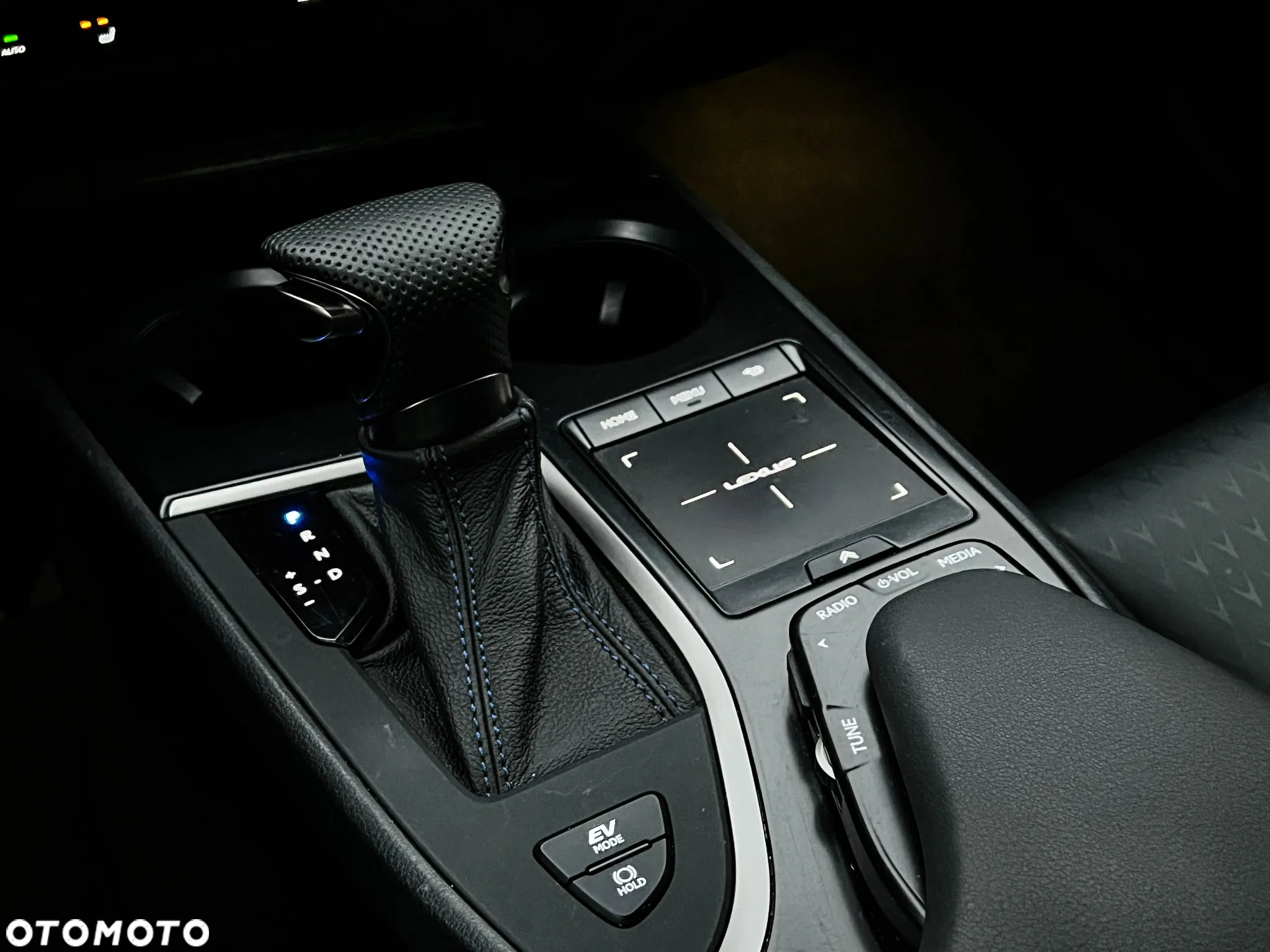 Lexus UX - 16