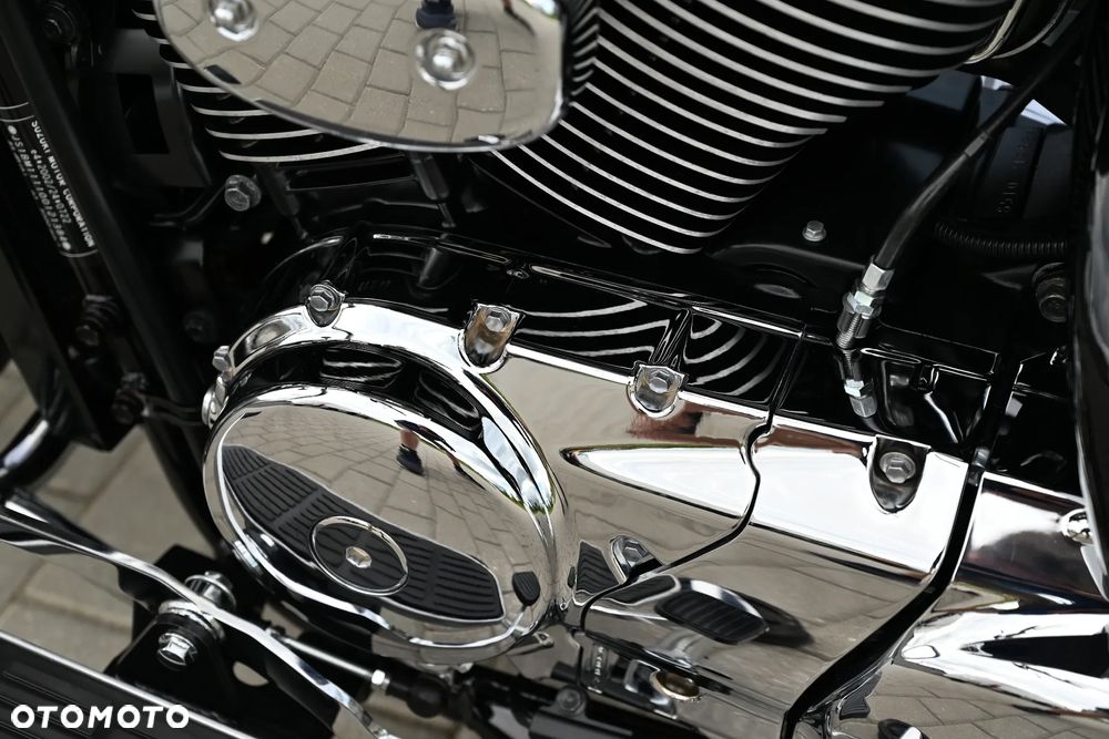 Suzuki Intruder - 19