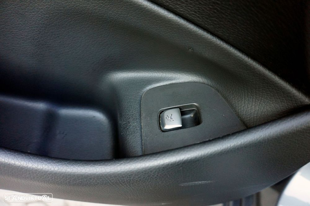 Mercedes-Benz E 220 d AMG designo - 17