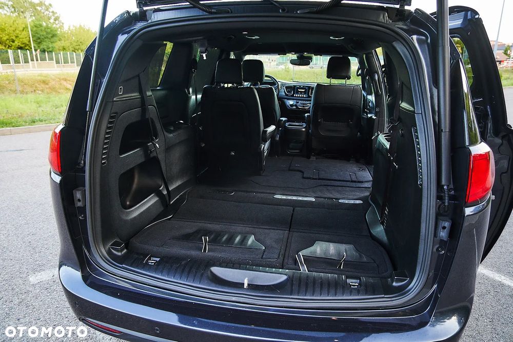 Chrysler Pacifica - 17