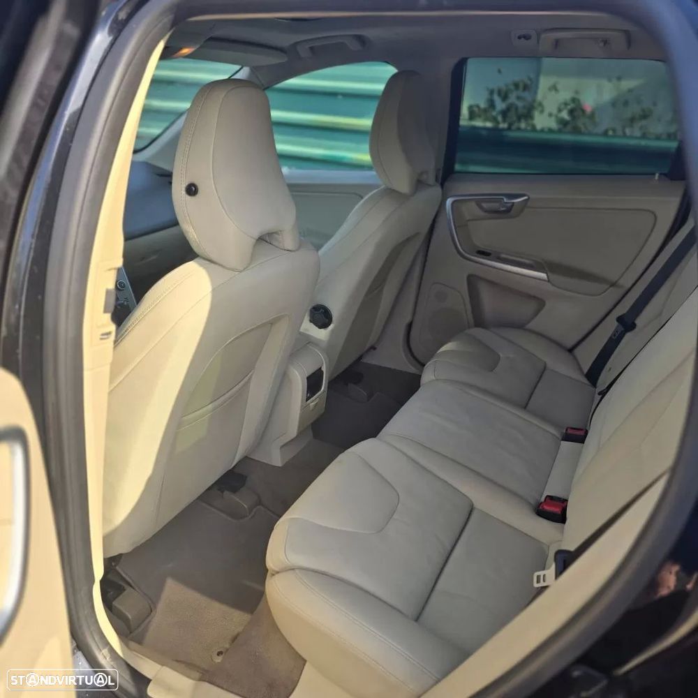 Volvo XC 60 2.4 D Momentum Geartronic - 8
