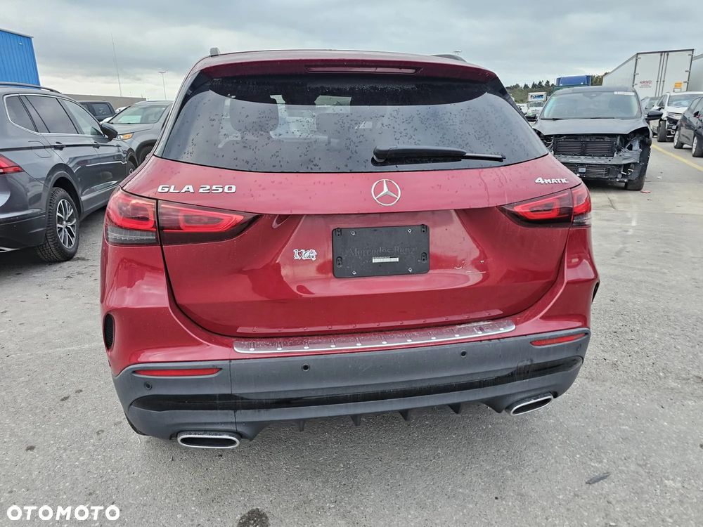 Mercedes-Benz GLA 250 4Matic 8G-DCT AMG Line - 3