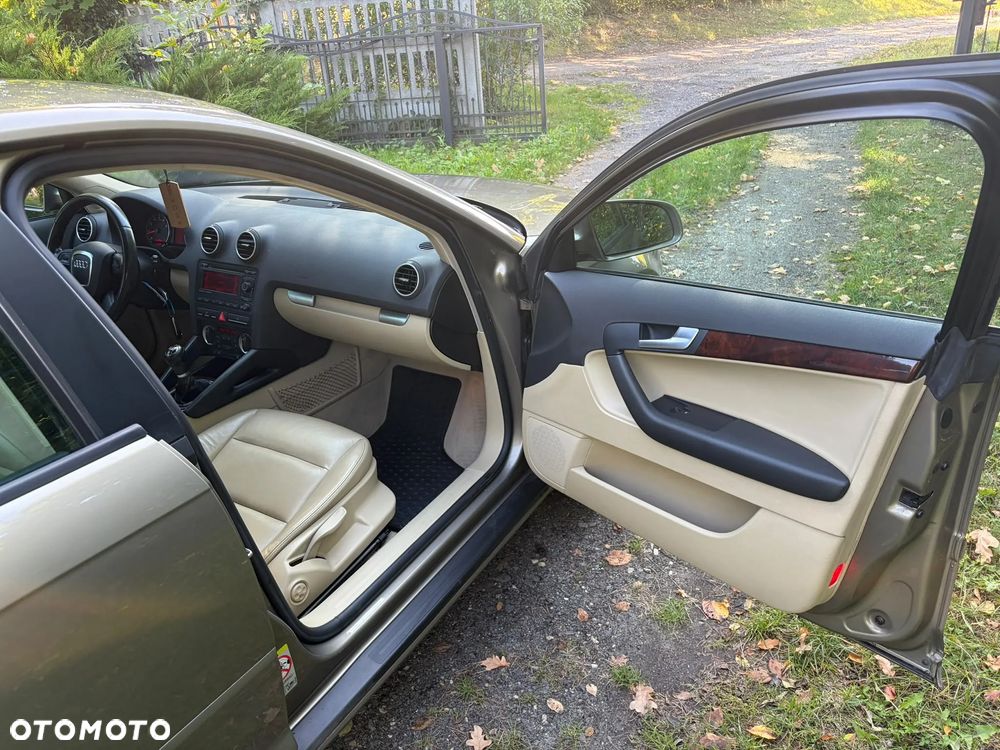 Audi A3 Sportback 1.4 TFSI Ambiente - 27