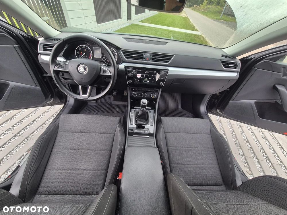 Skoda Superb 2.0 TDI Premium Edition - 24