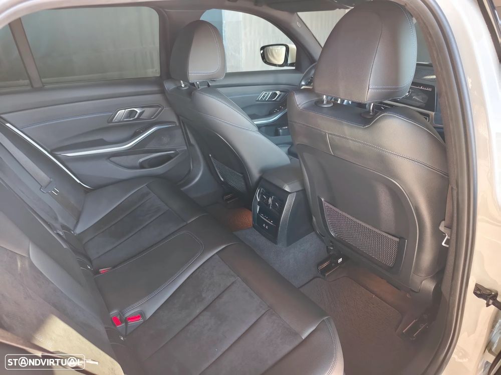 BMW 330 e Pack Desportivo M Auto - 16