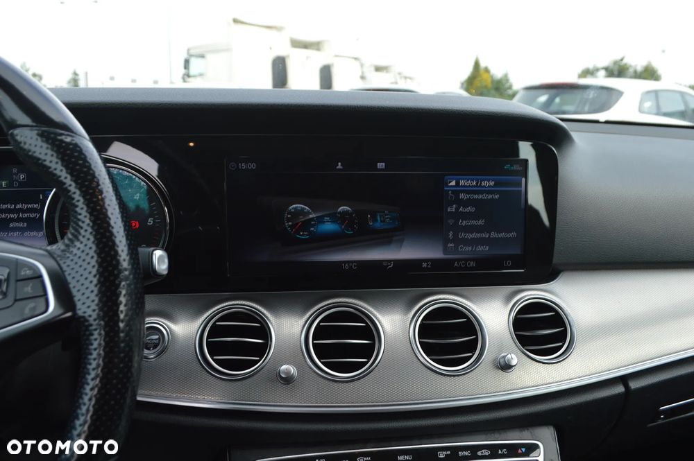 Mercedes-Benz Klasa E 220 d 9G-TRONIC - 28