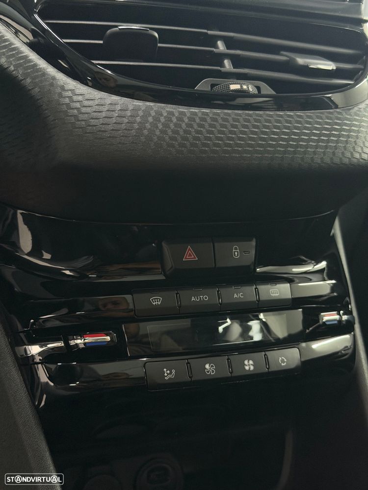Peugeot 2008 1.2 PureTech Crossway - 17