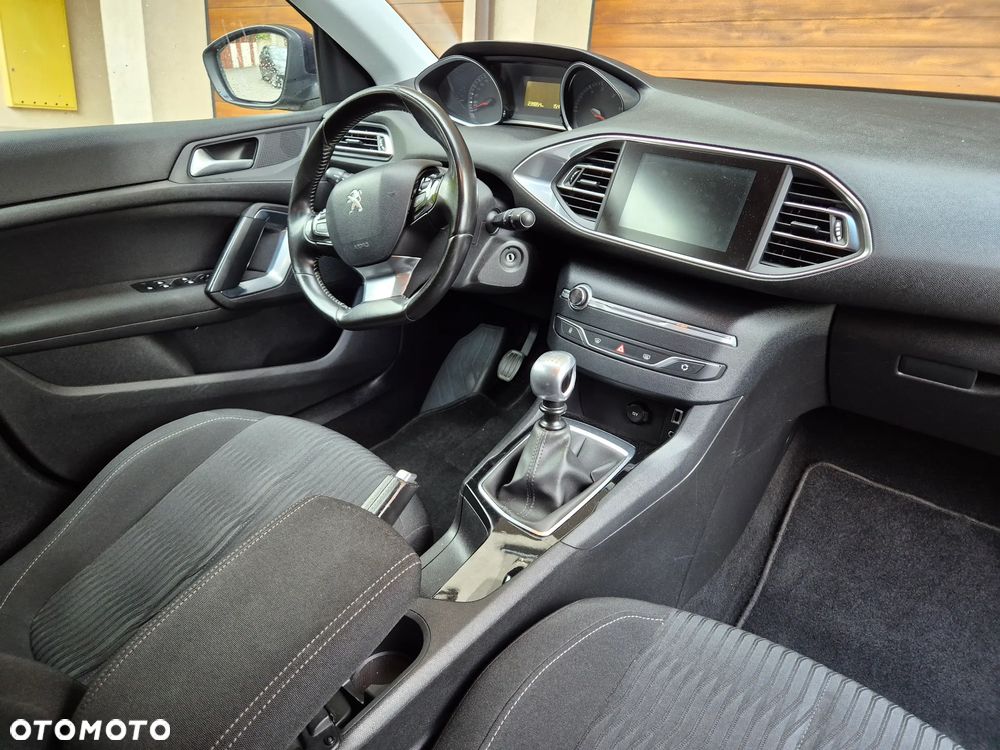Peugeot 308 1.6 BlueHDi Allure S&S - 22