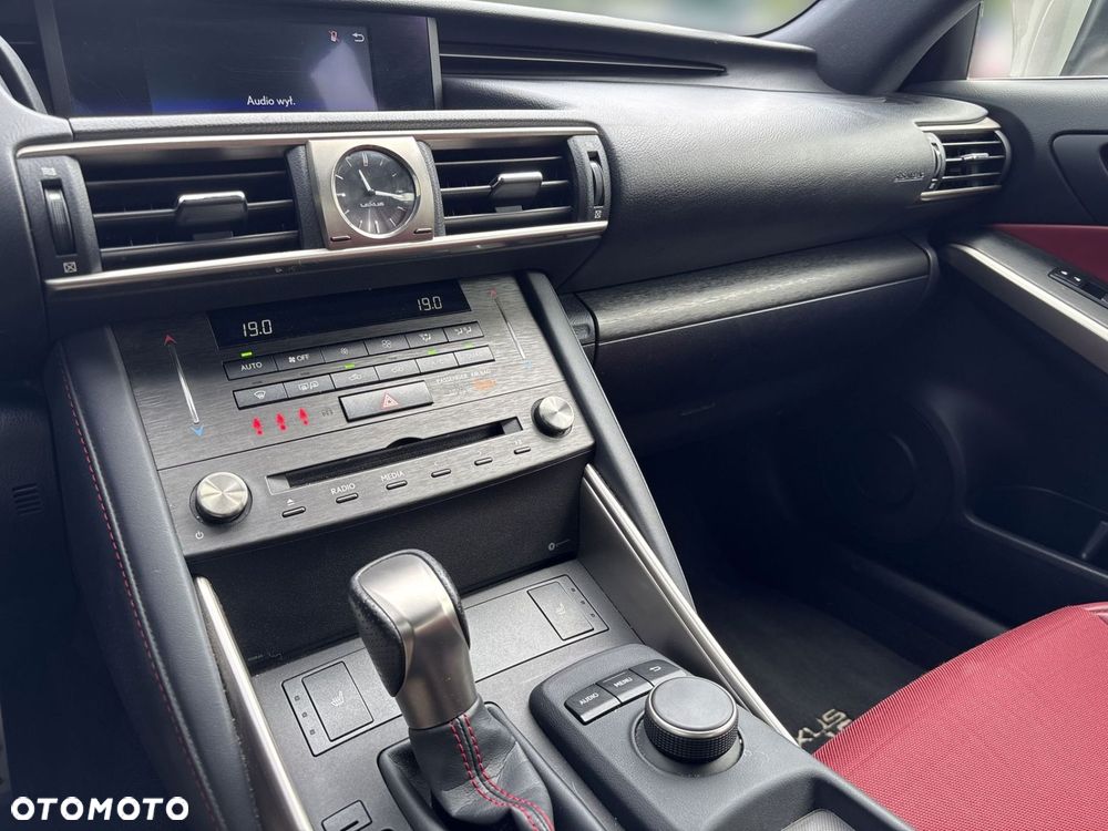 Lexus IS 300h F Sport Edition - 20