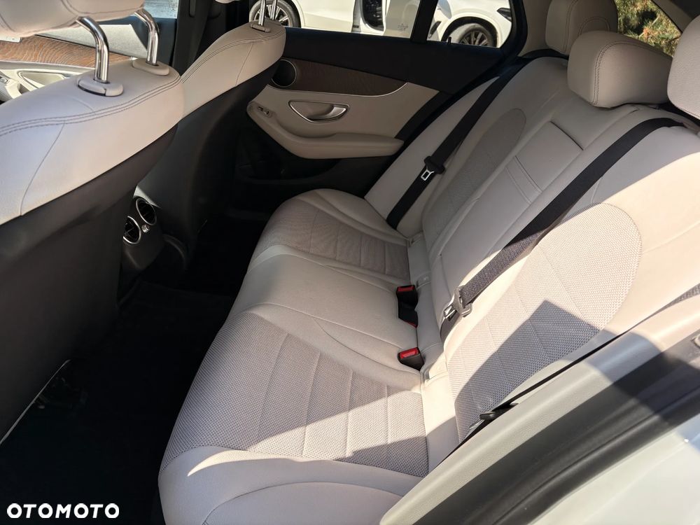Mercedes-Benz Klasa C 200 4-Matic 9G-TRONIC - 7