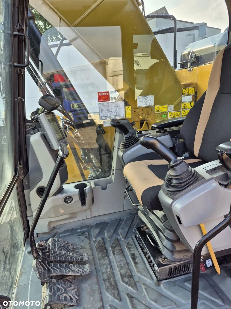 Caterpillar 325F - 13