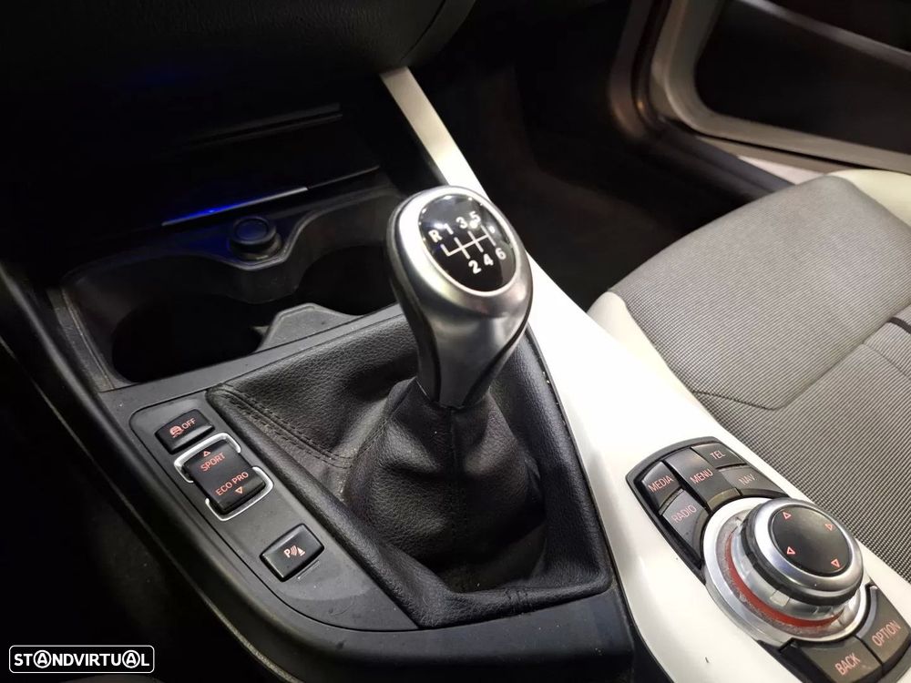 BMW 118 d xDrive Line Urban - 7