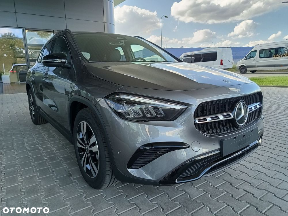 Mercedes-Benz GLA - 4