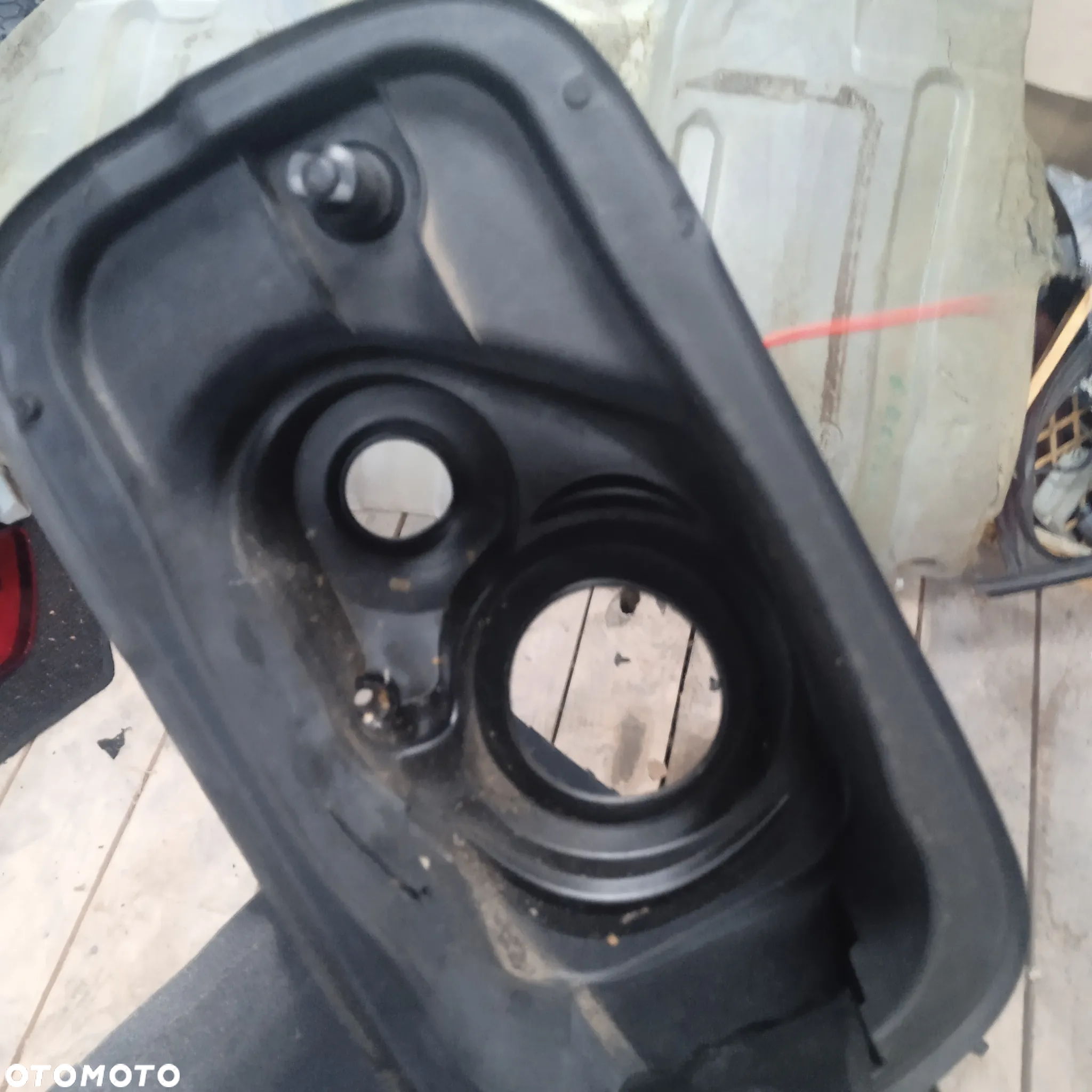 Klapka wlewu paliwa A4 B9 8W0809906 - 5