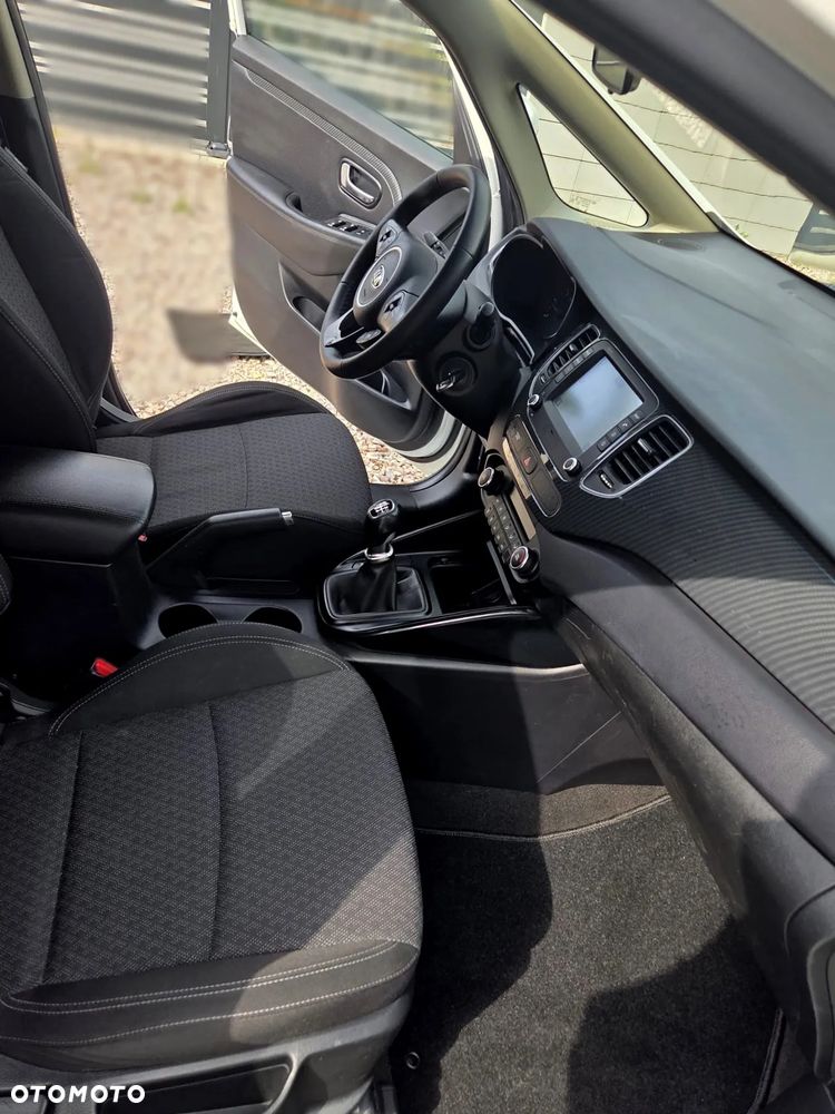 Kia Carens 1.7 CRDi M 7os - 10
