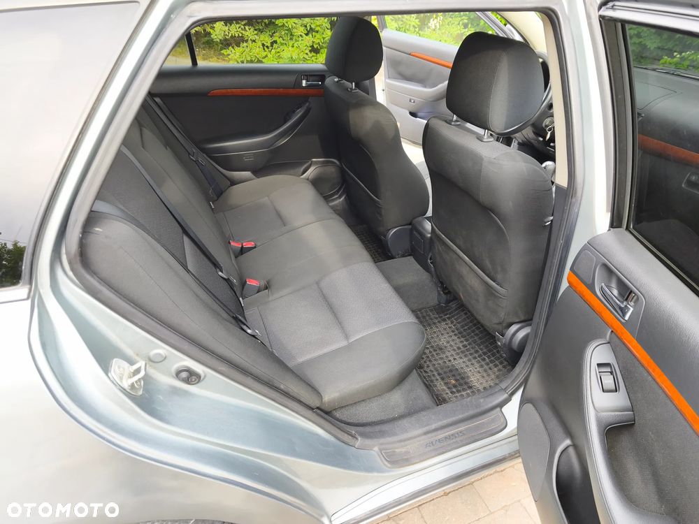 Toyota Avensis 1.8 VVT-i Luna - 18