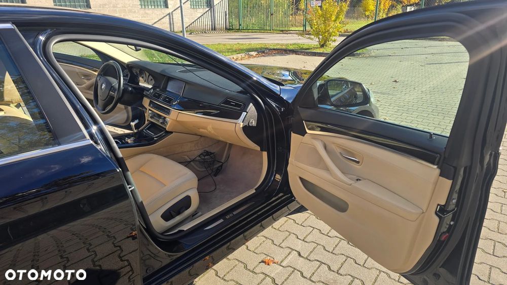 BMW Seria 5 520i - 7