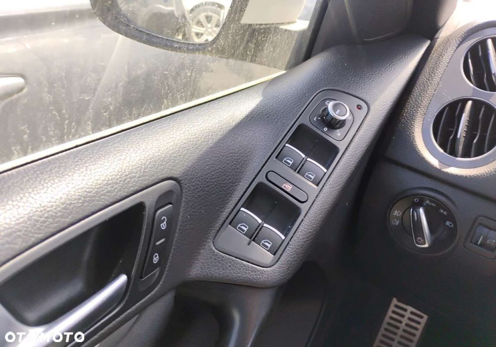 Volkswagen Tiguan - 11